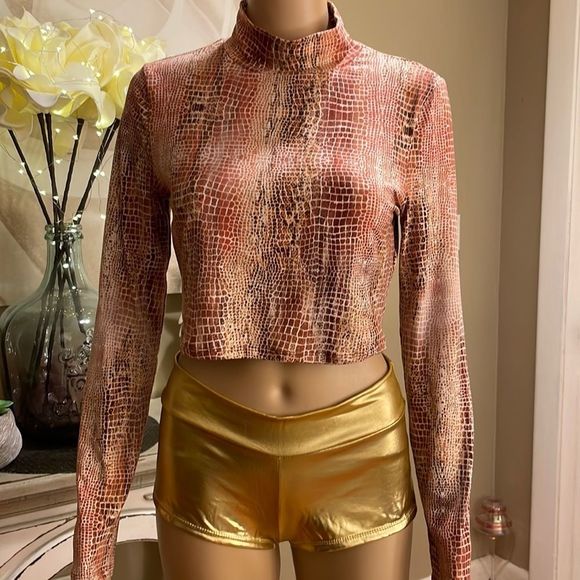 🦋Forever 21 crop top long sleeves.  Size large.  EUC - Picture 2 of 7